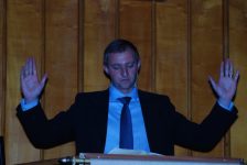ds JZ de Jager spreek die seën uit oor die gemeente