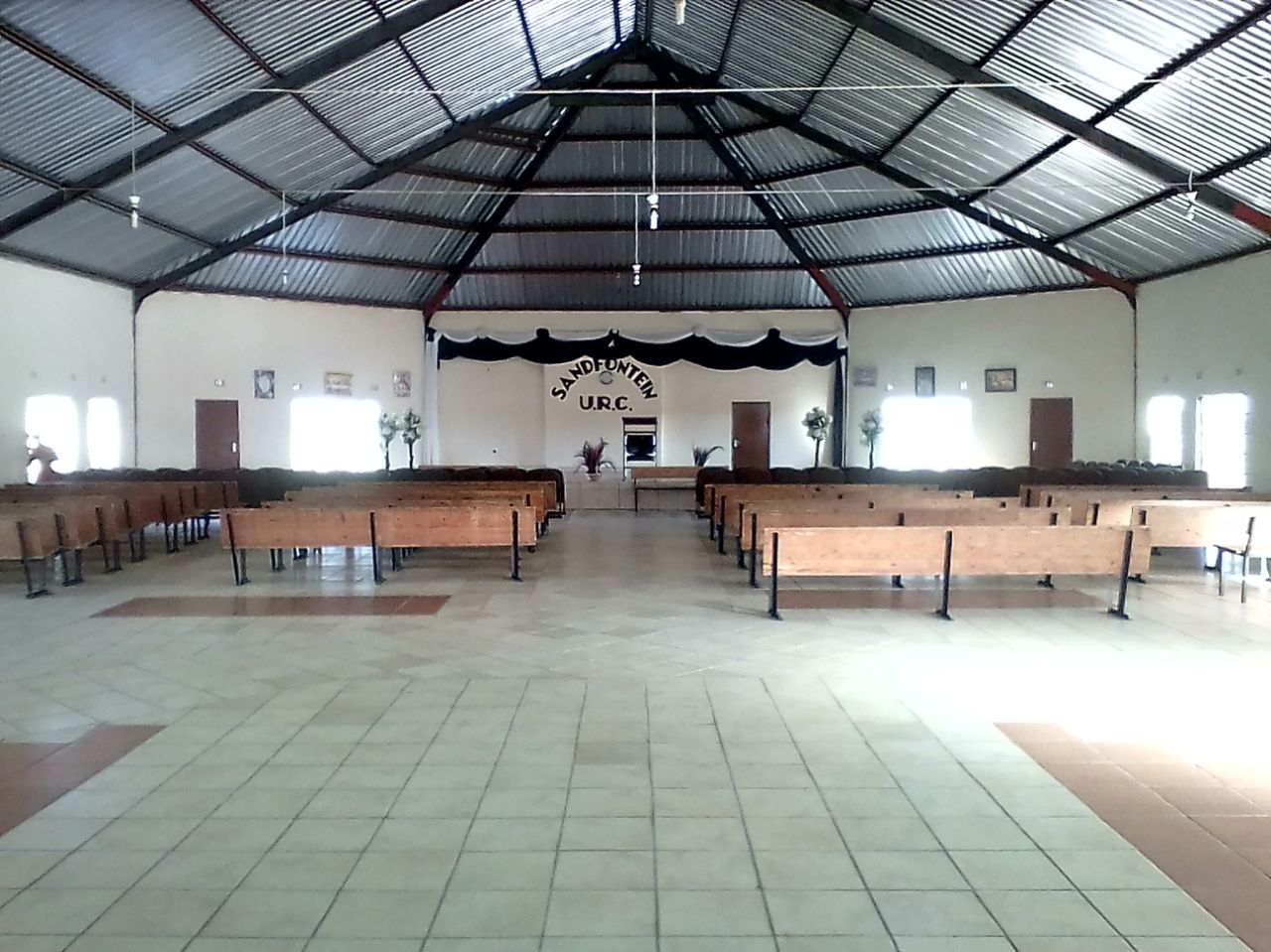 Die tent word nie by alle areas opgeslaan nie. Tans by Sandfontein waar 'n pragtige gebou is (1)