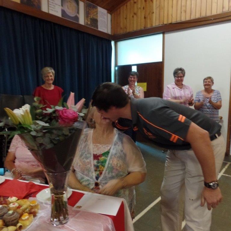 Garry Retief, wens ouma Carol Retief geluk met haar verjaardag